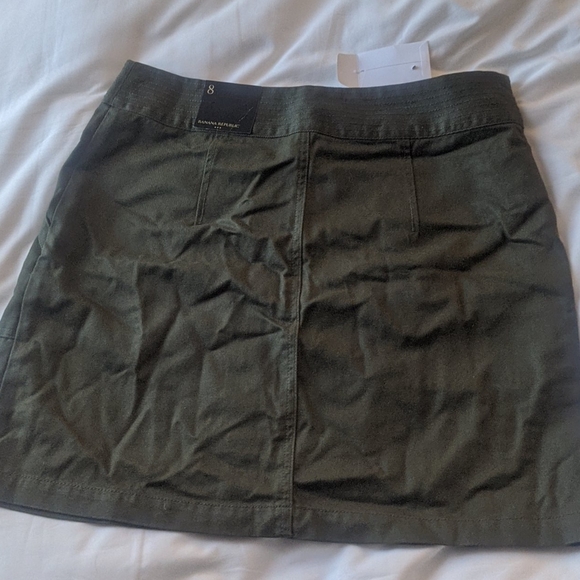 Banana Republic Green Skirt, NWT - Picture 2 of 3